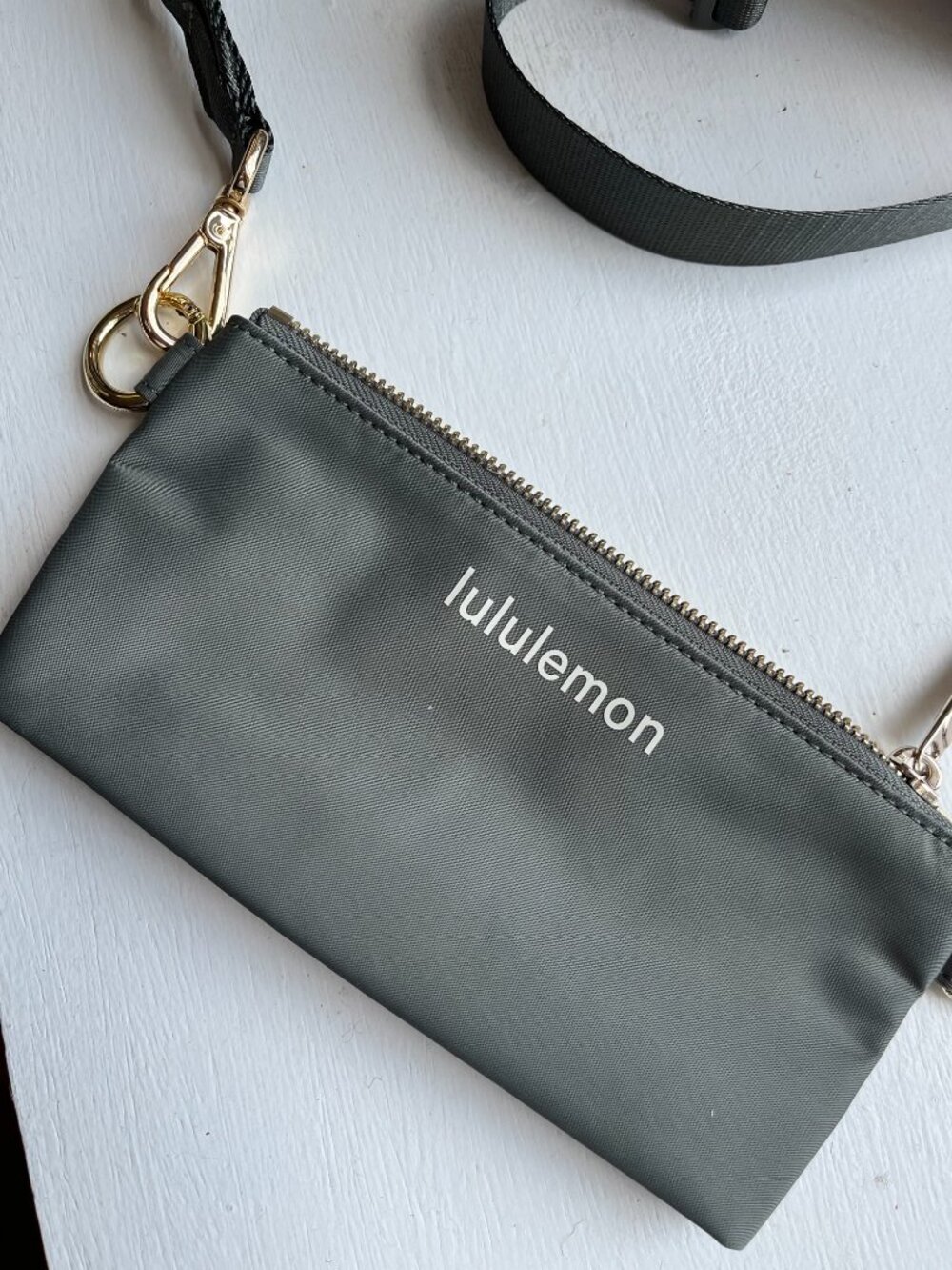 lululemon Green Sling Mini Shoulder Bag - Picture 2 of 5